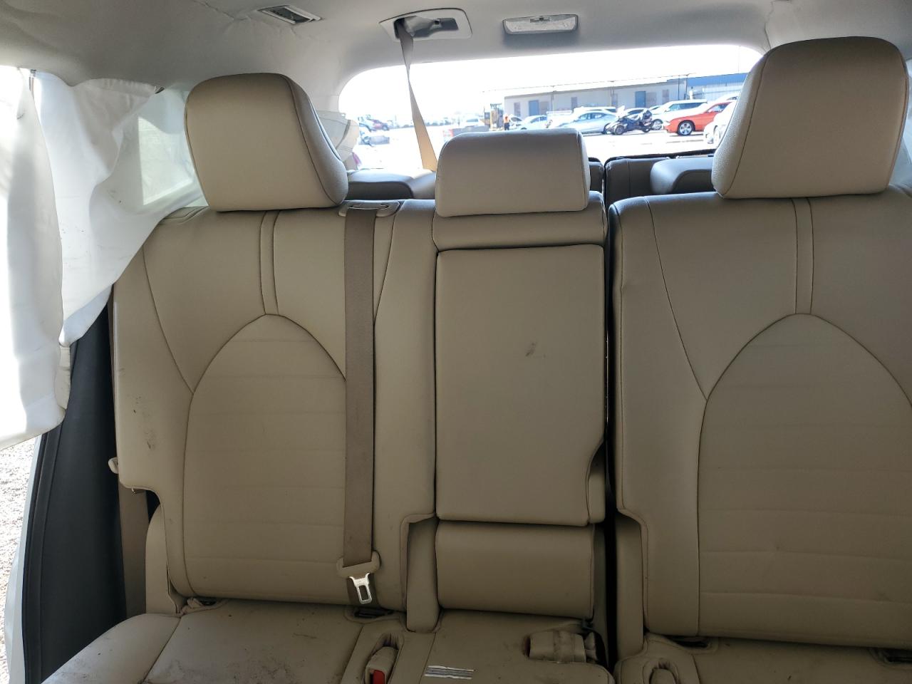 2022 Toyota Highlander - Image 10