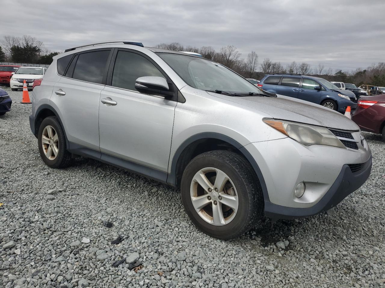 VIN JTMWFREV7DD011979 2013 TOYOTA RAV4 no.4