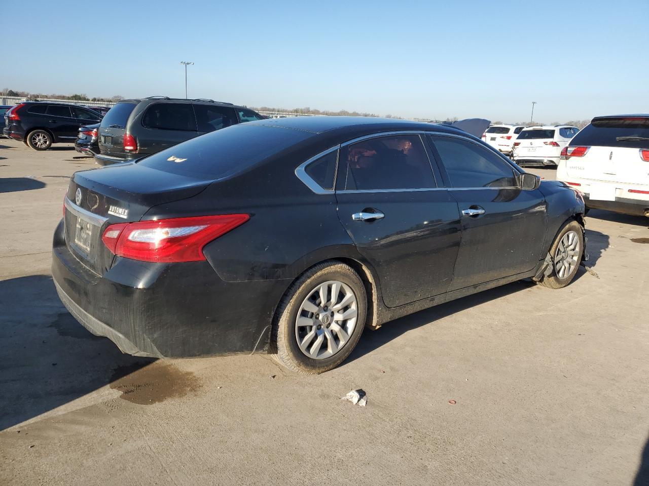 2017 Nissan Altima - Image 3