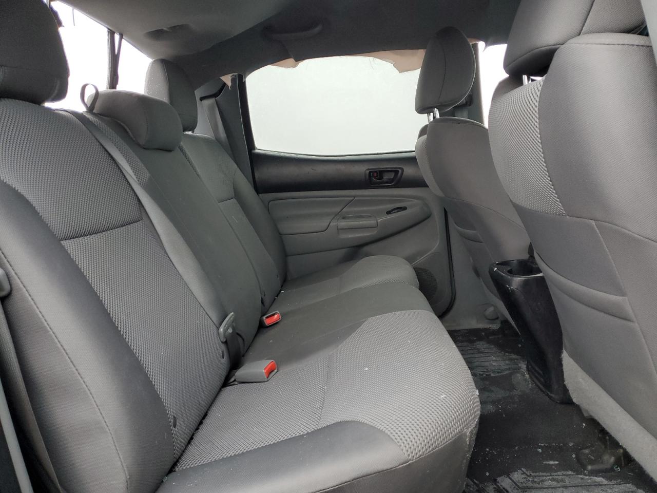2015 Toyota Tacoma - Image 11