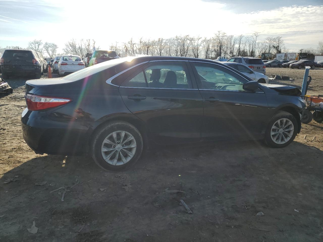 VIN 4T1BF1FK4GU122249 2016 TOYOTA CAMRY no.3