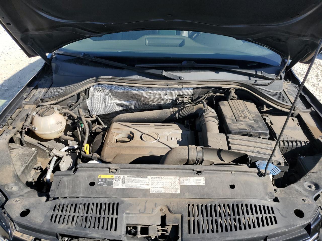 2017 Volkswagen Tiguan - Image 12