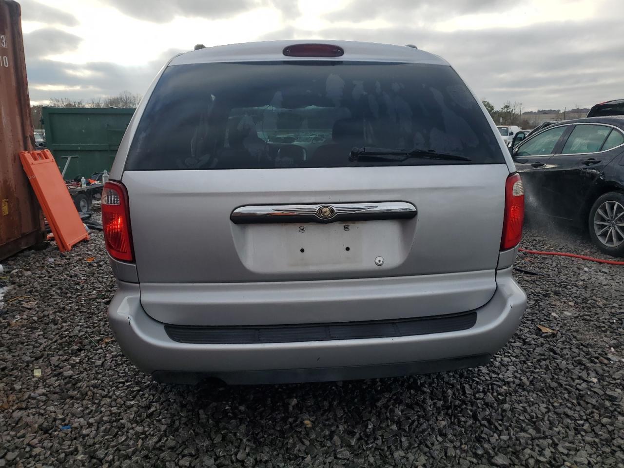 2006 Chrysler Town & Country - Image 6