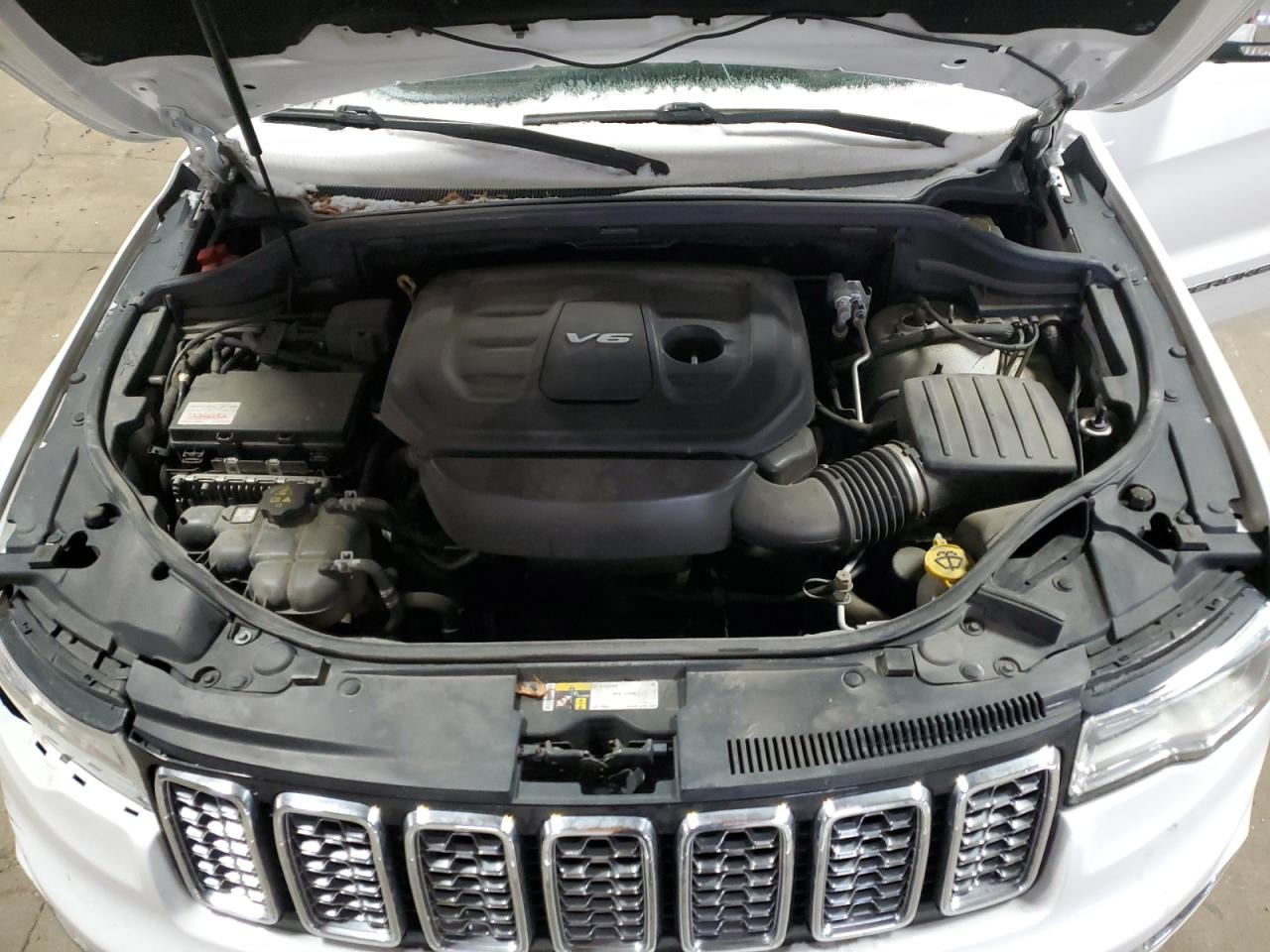 2018 Jeep Grand Cherokee - Image 12
