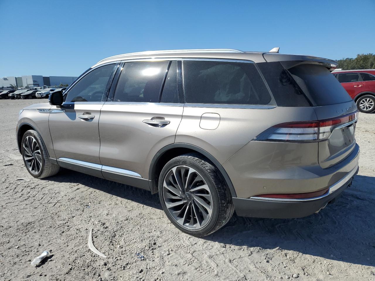 2020 Lincoln Aviator - Image 2