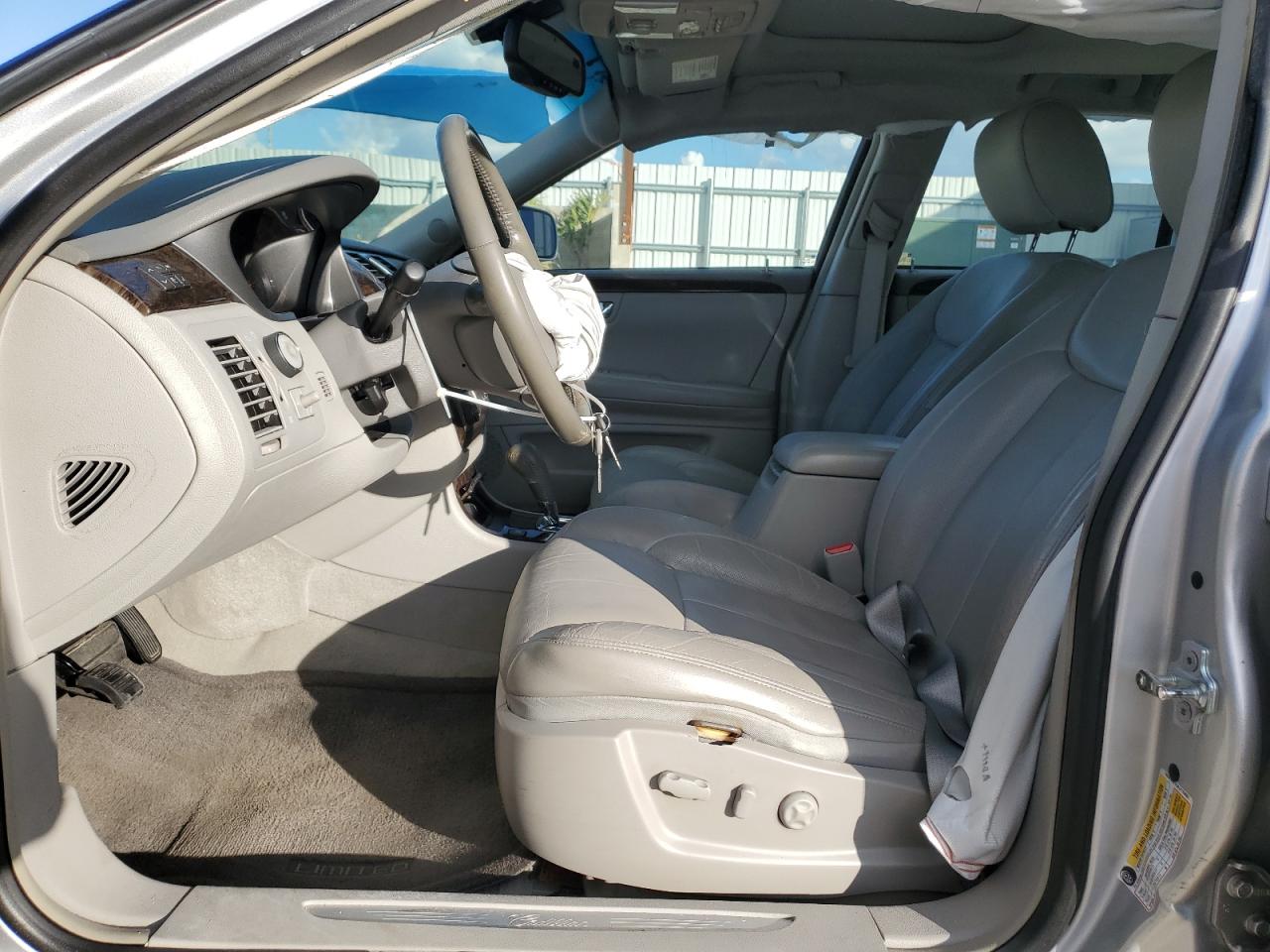2010 Cadillac DTS - Image 7
