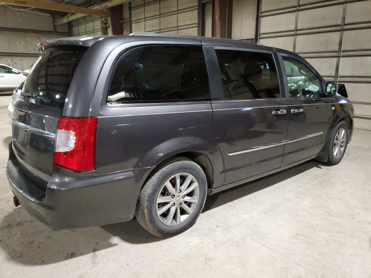 2014 Chrysler Town & Country - Image 3