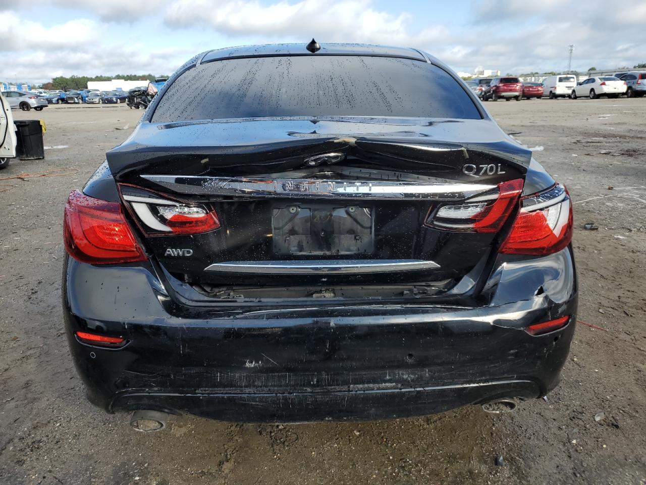 2016 Infiniti Q70 - Image 6