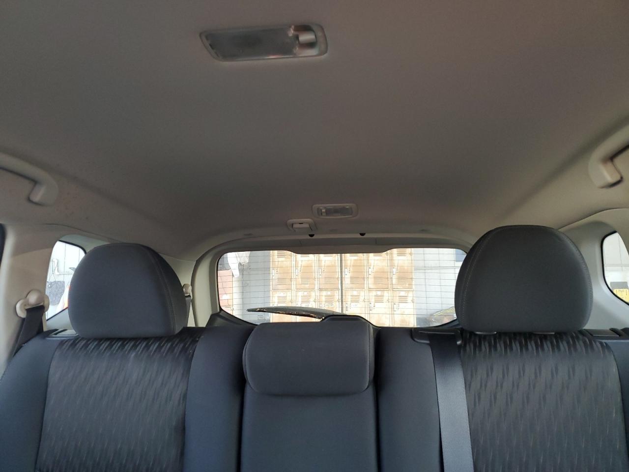 2017 Nissan Rogue - Image 10
