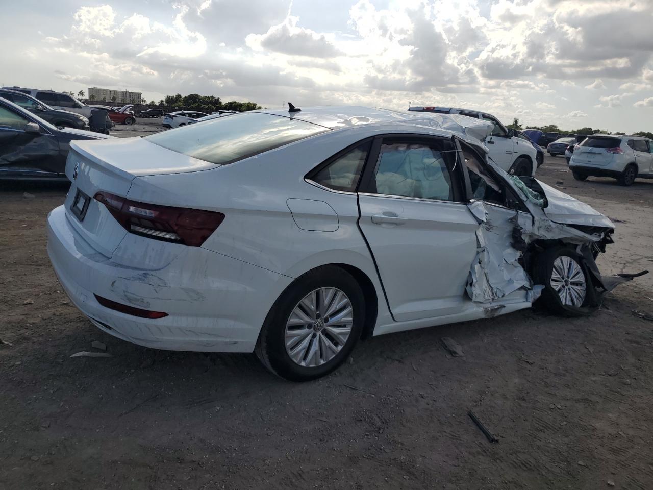 2019 Volkswagen Jetta - Image 3