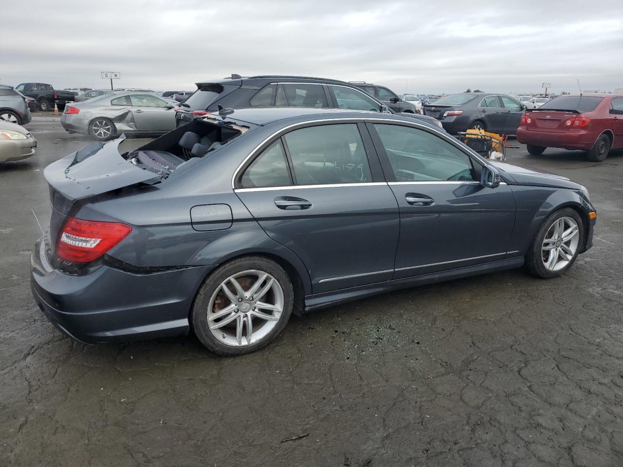 VIN WDDGF4HB0DA766231 2013 MERCEDES-BENZ C-CLASS no.3