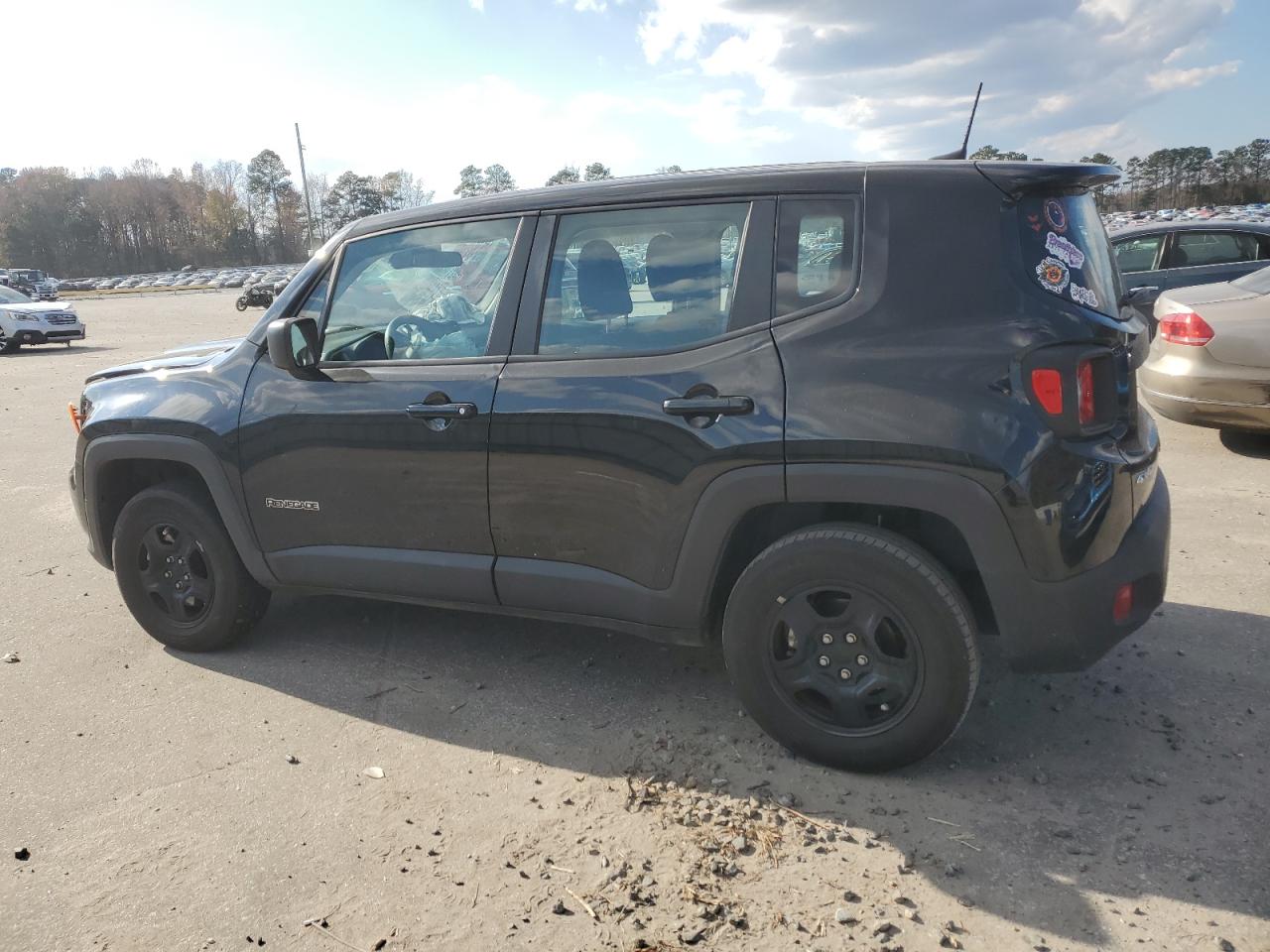 VIN ZACNJDA16NPN60685 2022 JEEP RENEGADE no.2