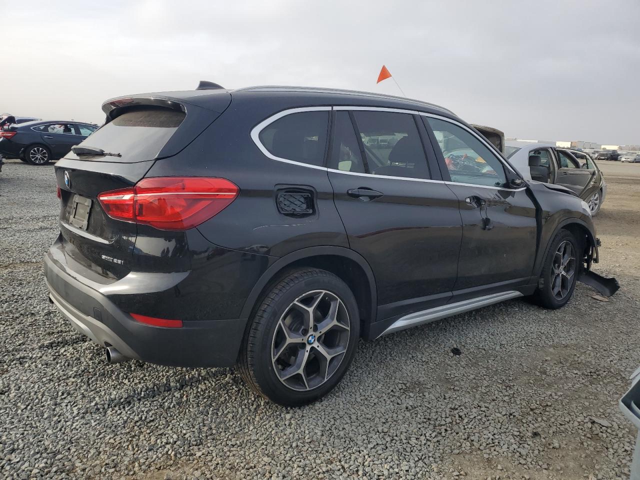 VIN WBXHU7C32J5L09434 2018 BMW X1 no.3