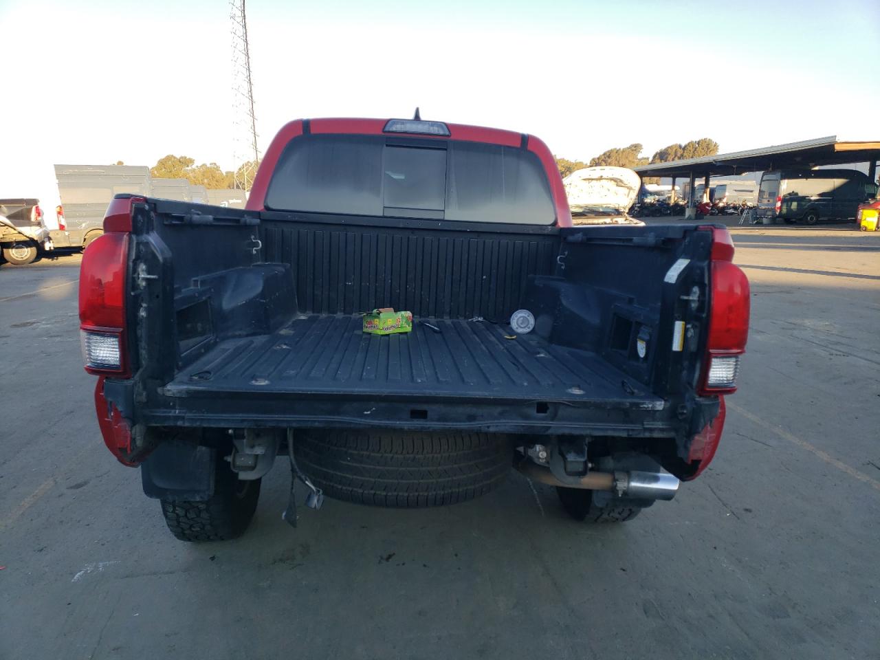 VIN 3TMAZ5CN8JM055826 2018 TOYOTA TACOMA no.6