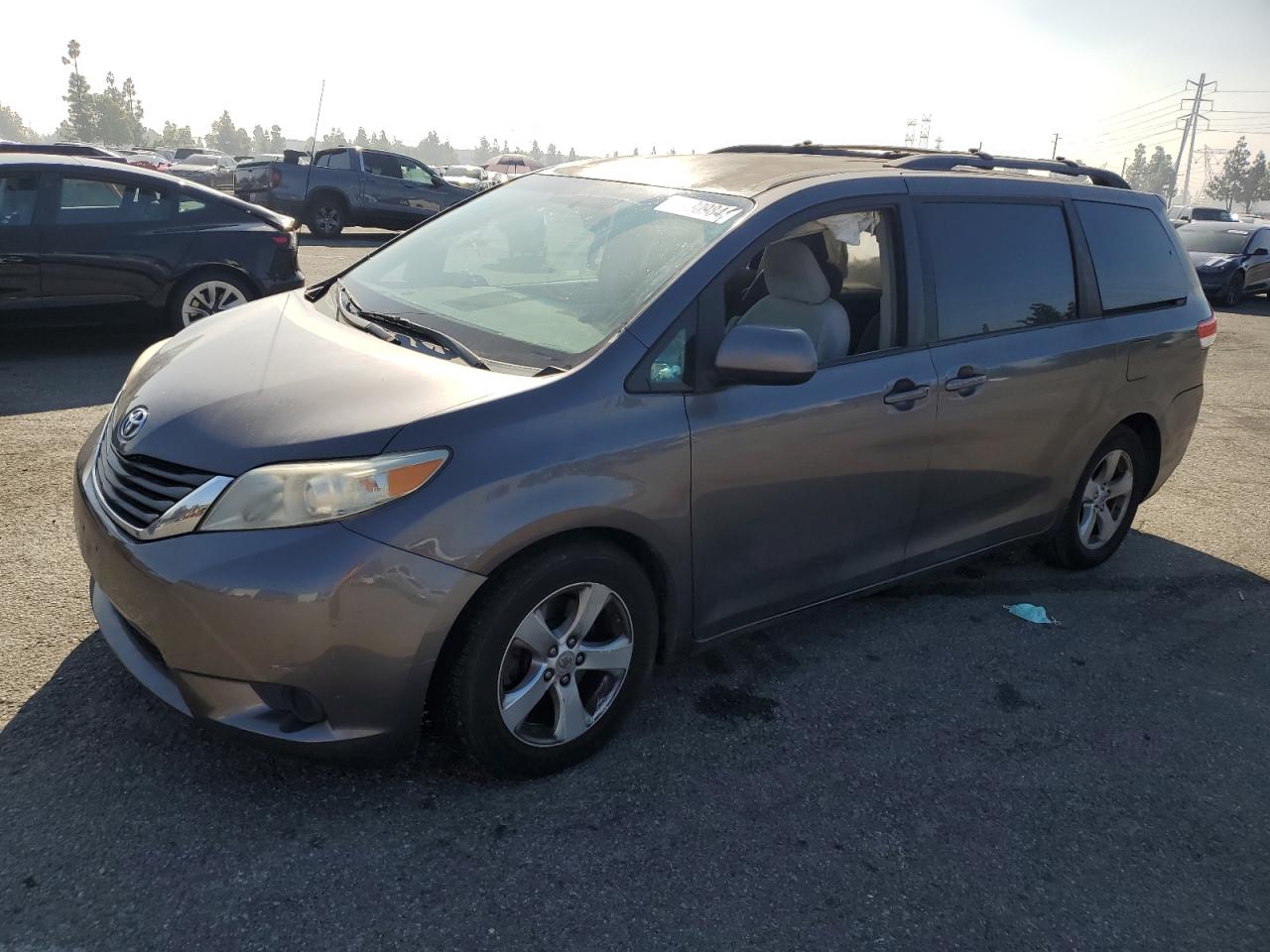Rancho Cucamonga, CA에서 판매 중인 2011 Toyota Sienna Le - Side