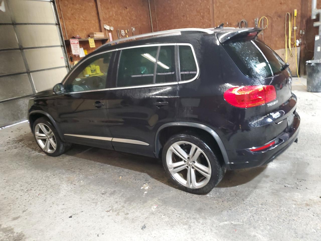 2015 Volkswagen Tiguan - Image 2