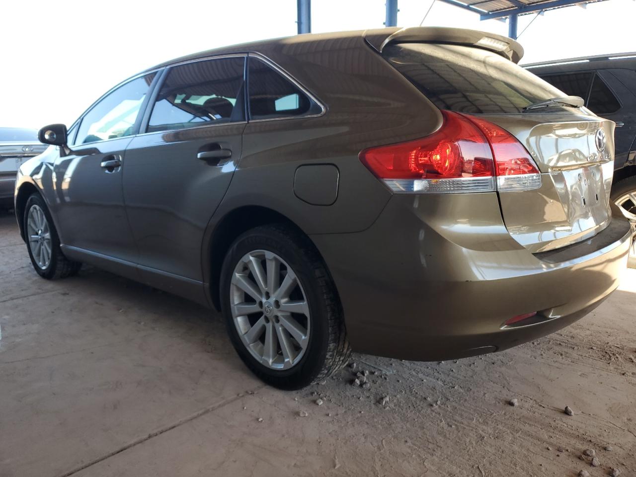 2010 Toyota Venza - Image 2