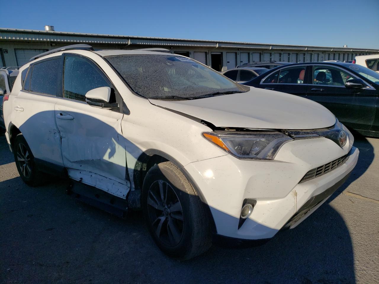 VIN 2T3RFREV5JW705470 2018 TOYOTA RAV4 no.4