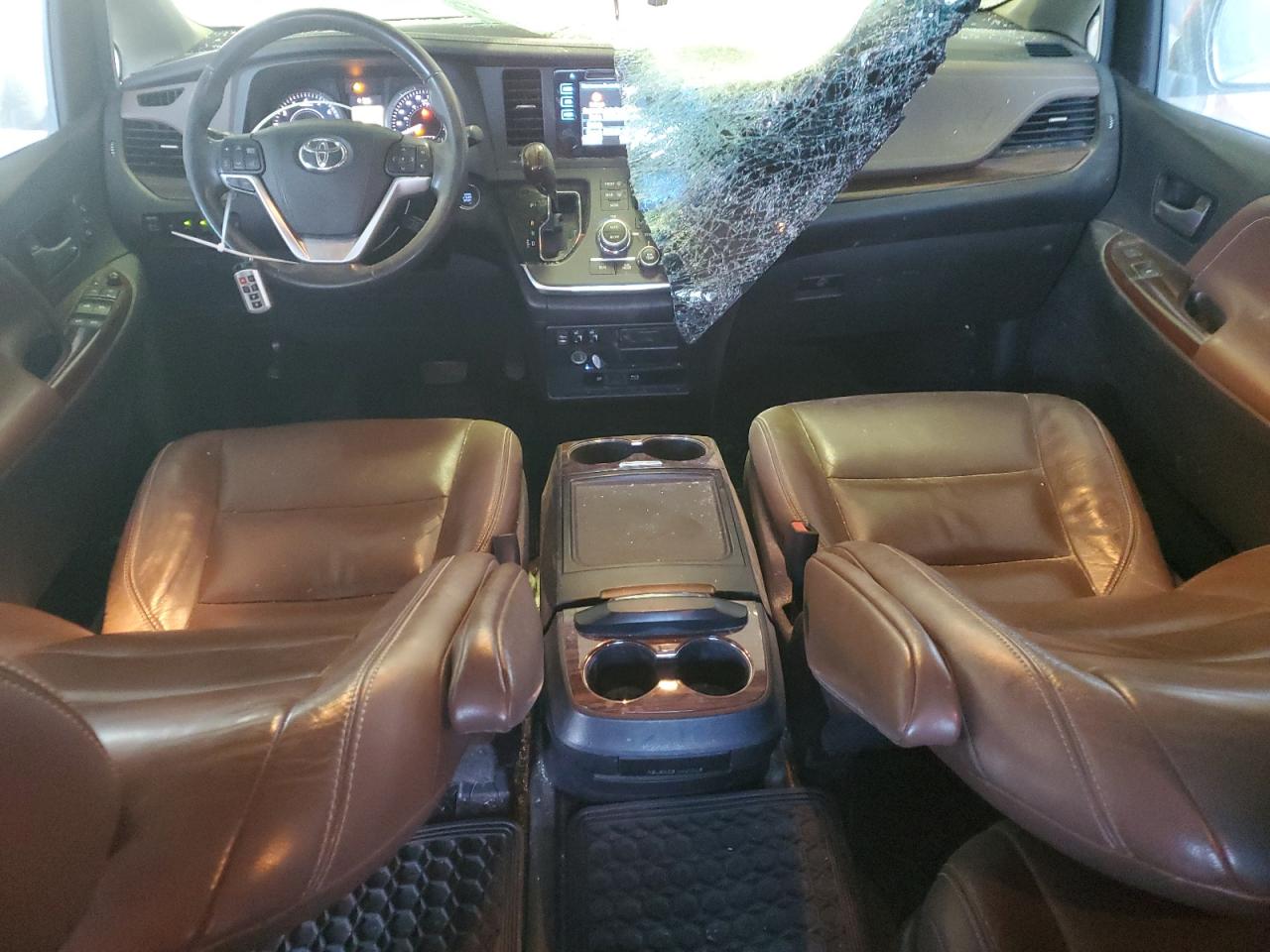 2015 Toyota Sienna - Image 8