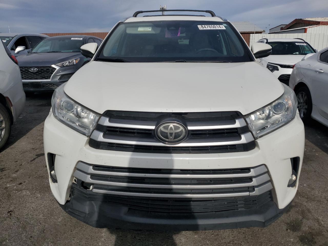 2017 Toyota Highlander - Image 5