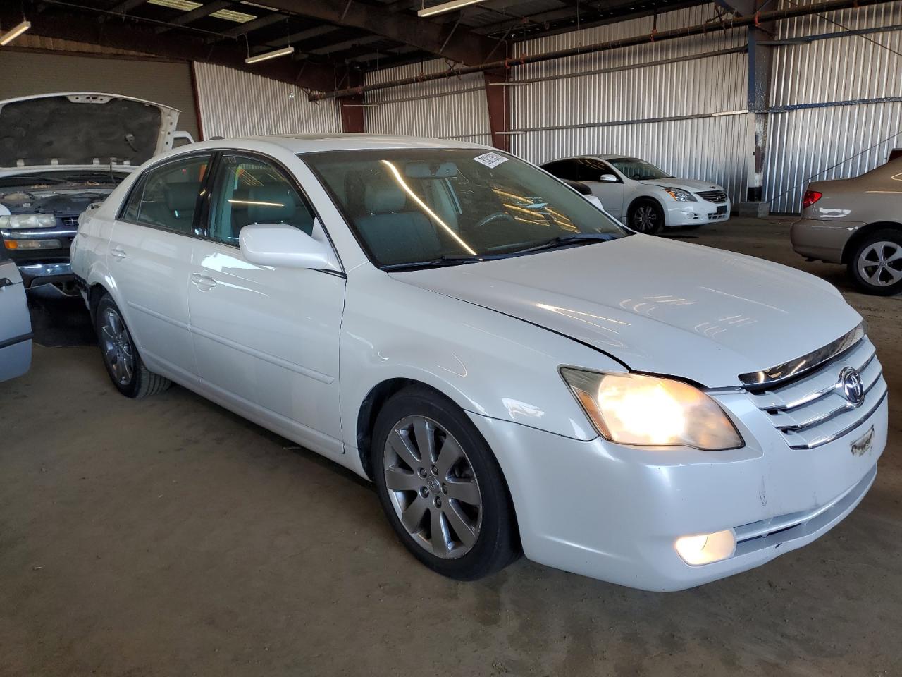 2006 Toyota Avalon - Image 4