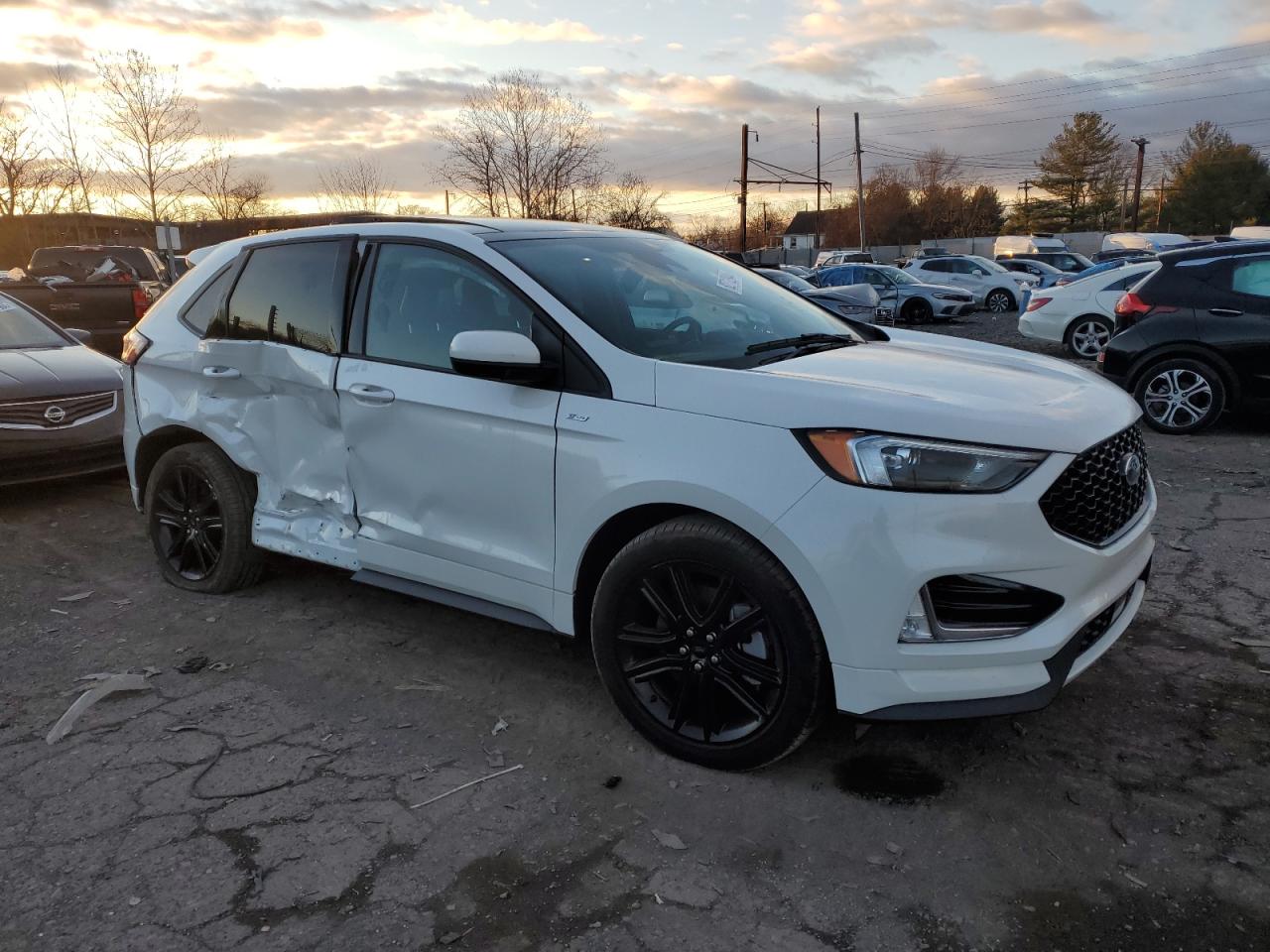 2022 Ford Edge - Image 4