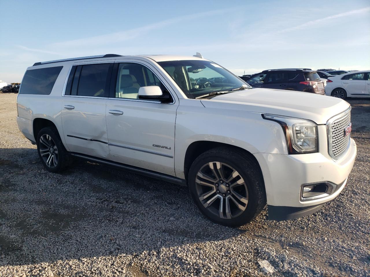 2017 GMC Yukon - Image 4