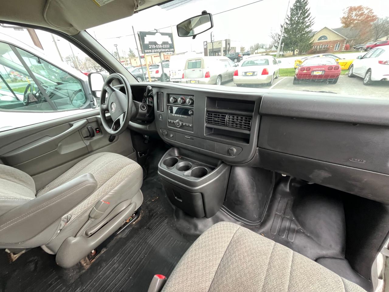 2011 GMC Savana - Image 9