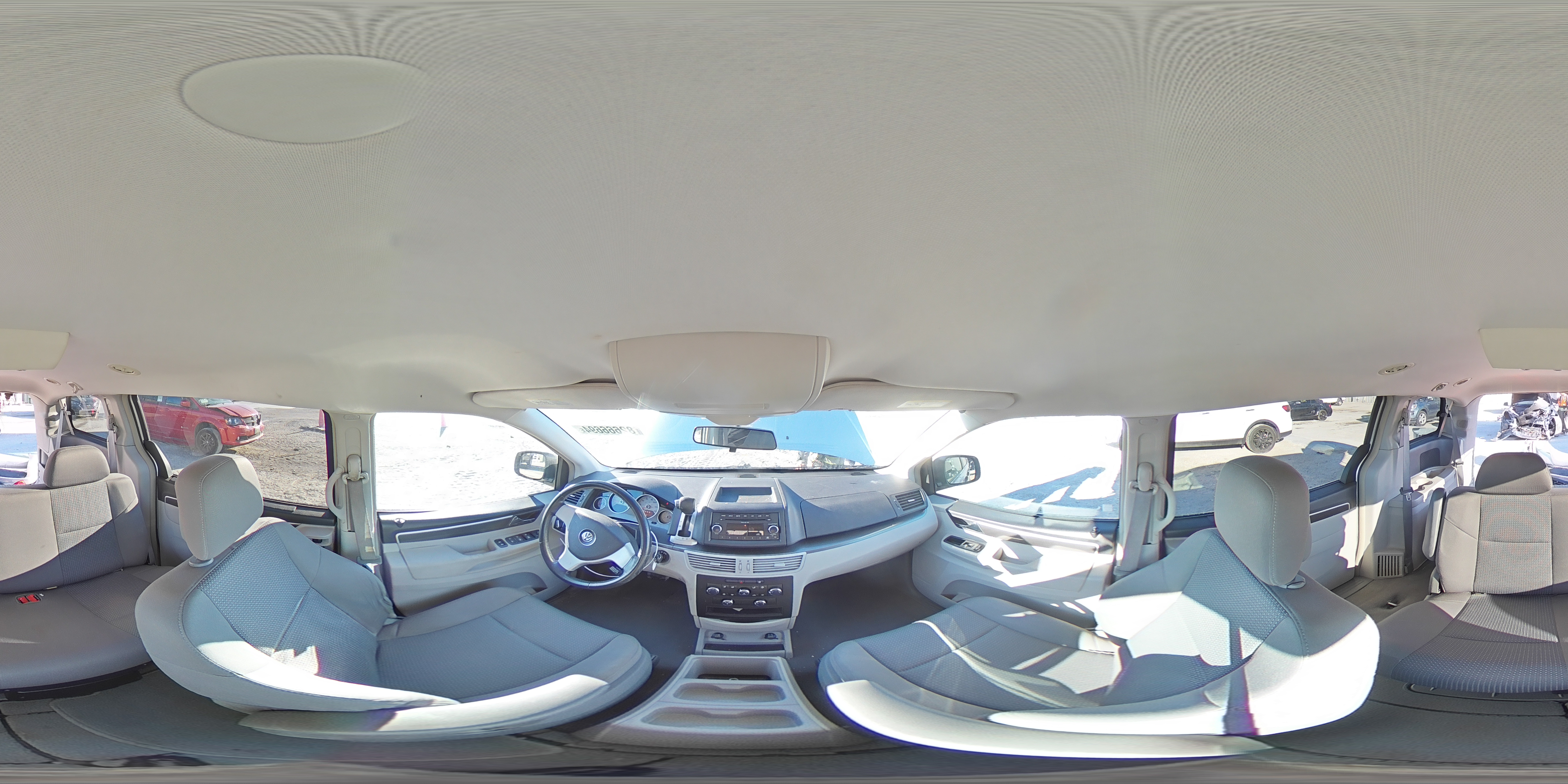 2010 Volkswagen Routan - Image 14