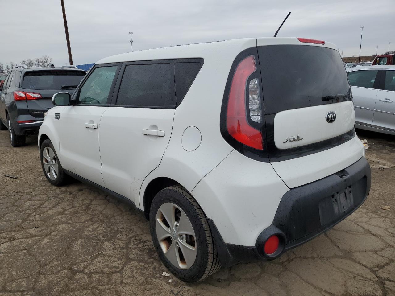 VIN KNDJN2A26G7323715 2016 KIA SOUL no.2