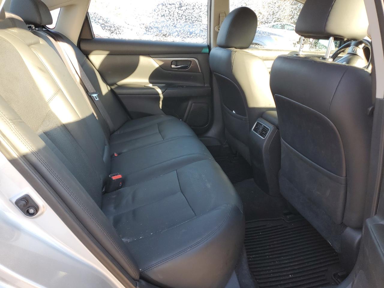 2015 Nissan Altima - Image 10
