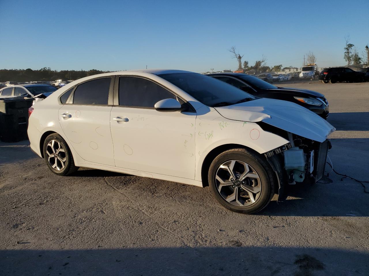 VIN 3KPF24AD9KE071625 2019 KIA FORTE no.4