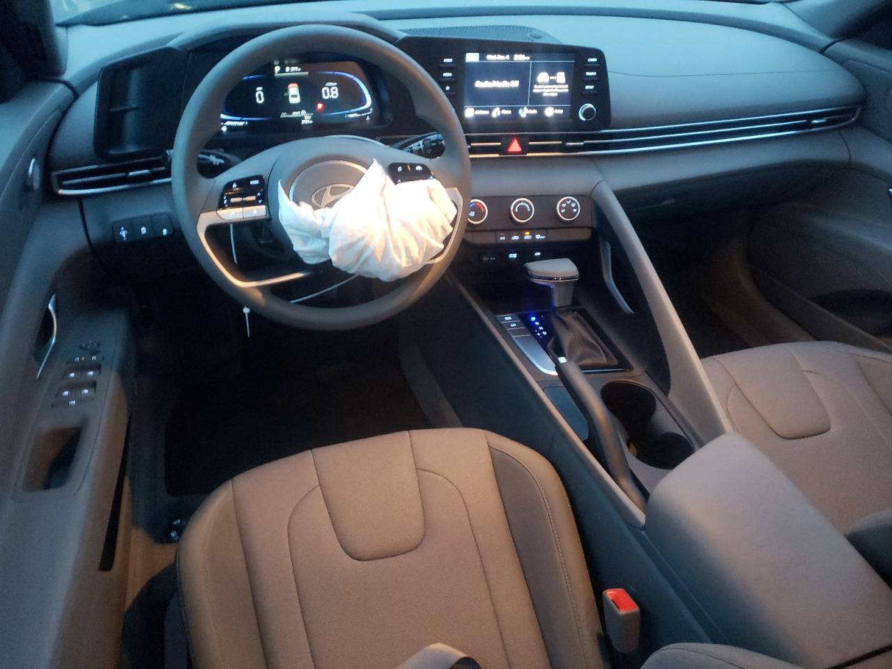 2024 Hyundai Elantra - Image 8