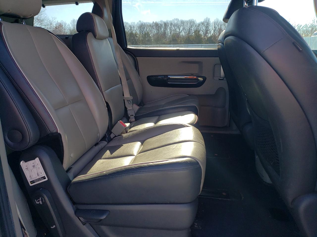 2016 Kia Sedona - Image 11