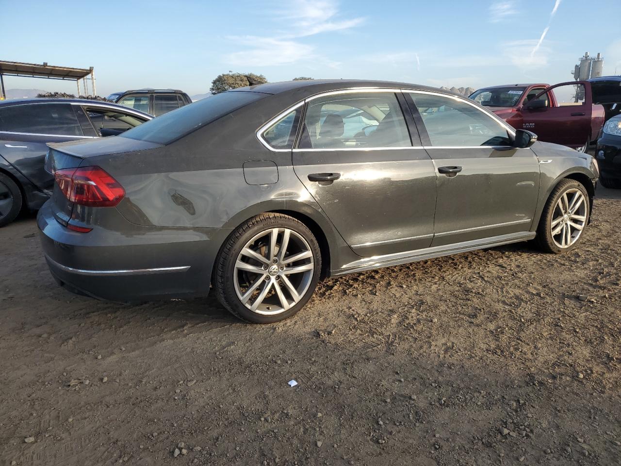 2017 Volkswagen Passat - Image 3