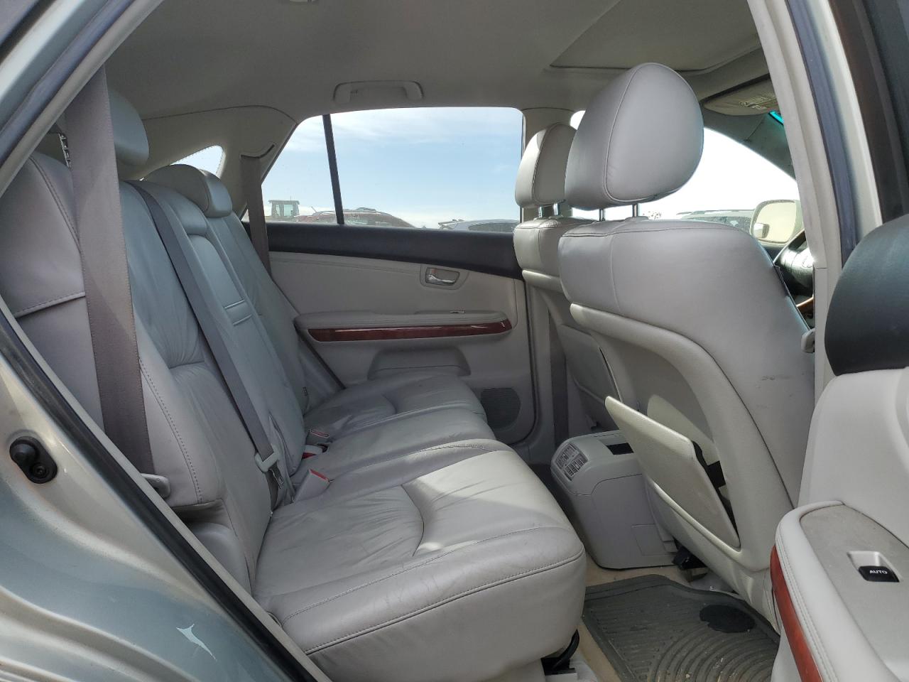 2004 Lexus RX - Image 11