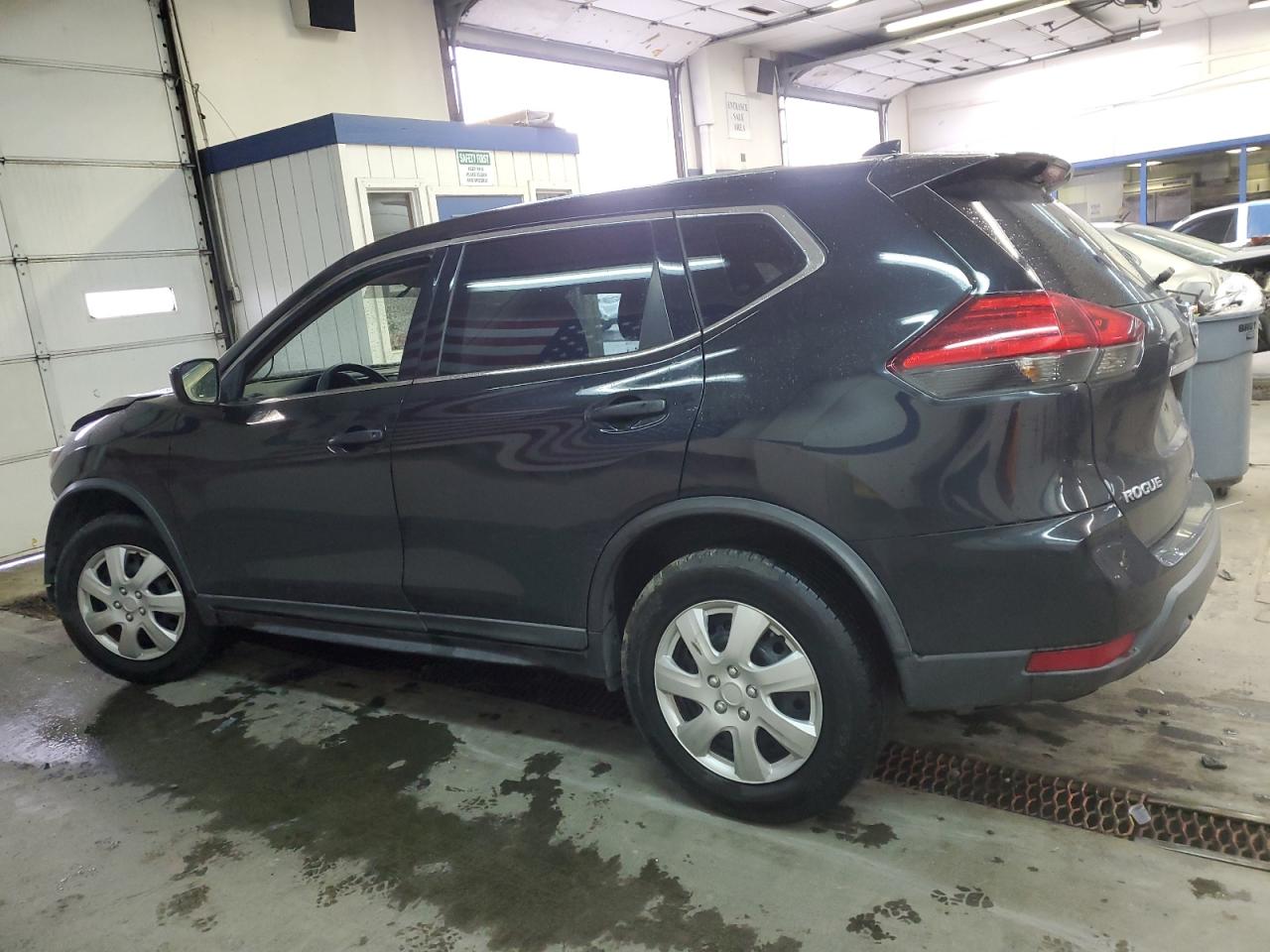 2017 Nissan Rogue - Image 2