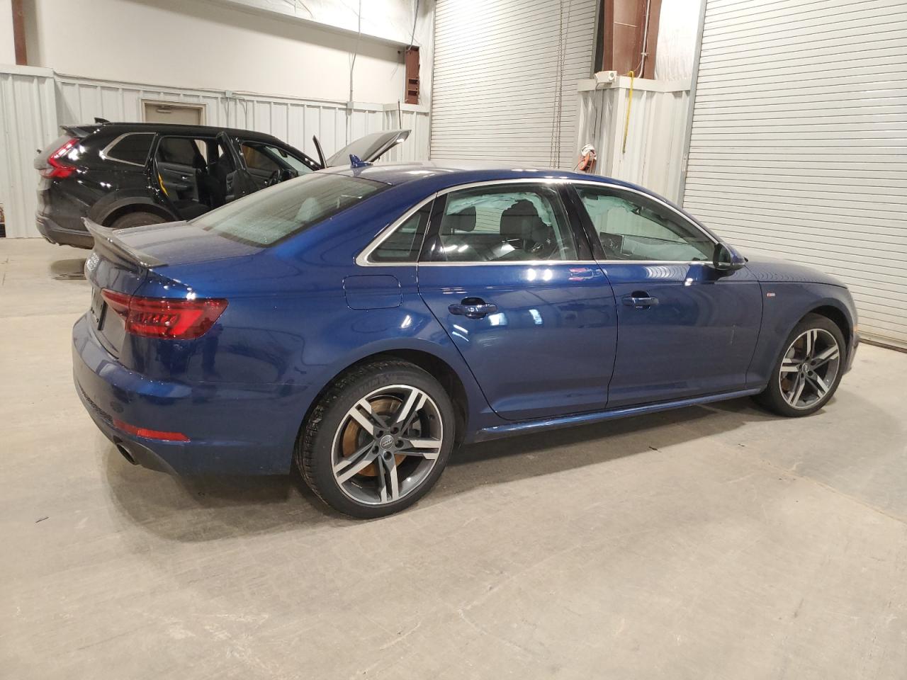 VIN WAUENAF4XJN003142 2018 AUDI A4 no.3