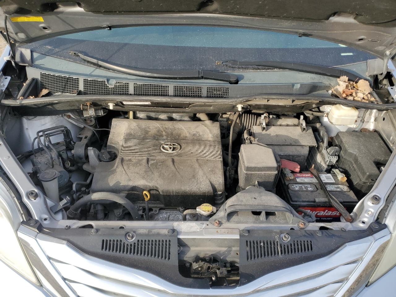 2011 Toyota Sienna - Image 12