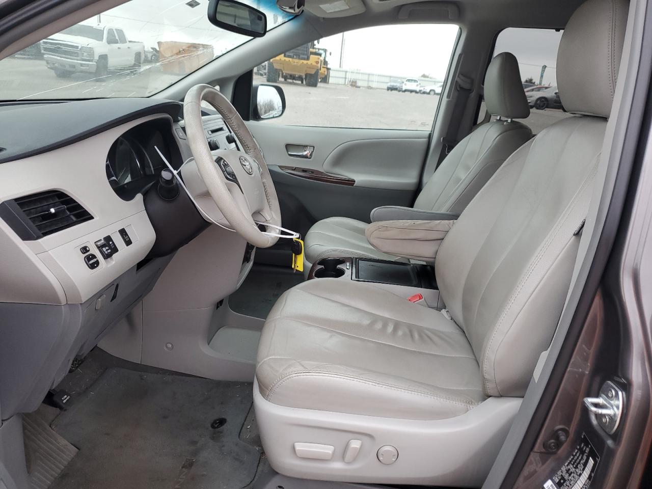 2014 Toyota Sienna - Image 7