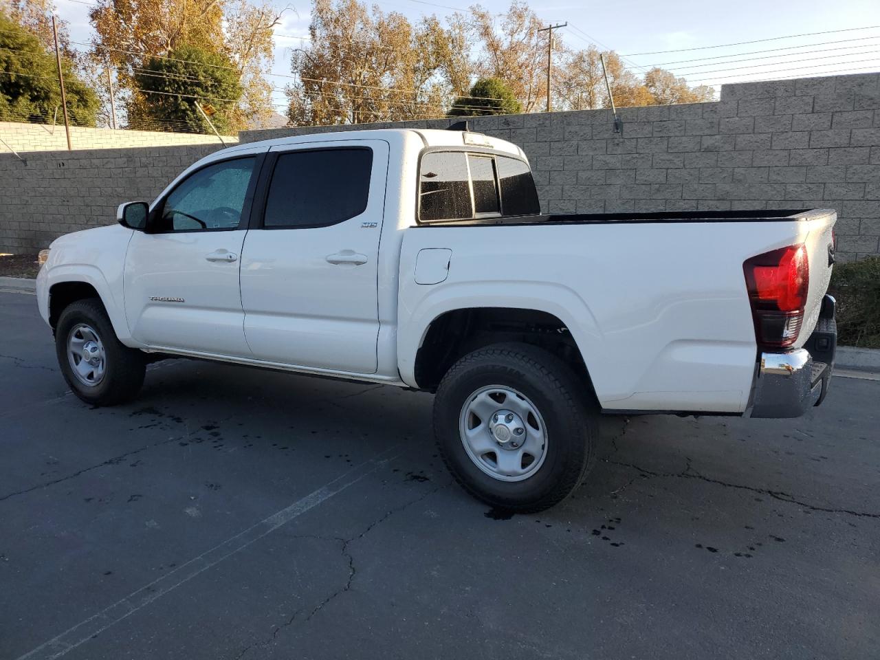 VIN 5TFAX5GN1JX113866 2018 TOYOTA TACOMA no.2