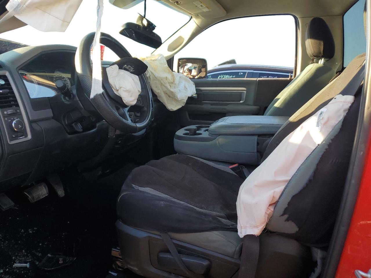 2016 RAM 1500 - Image 7