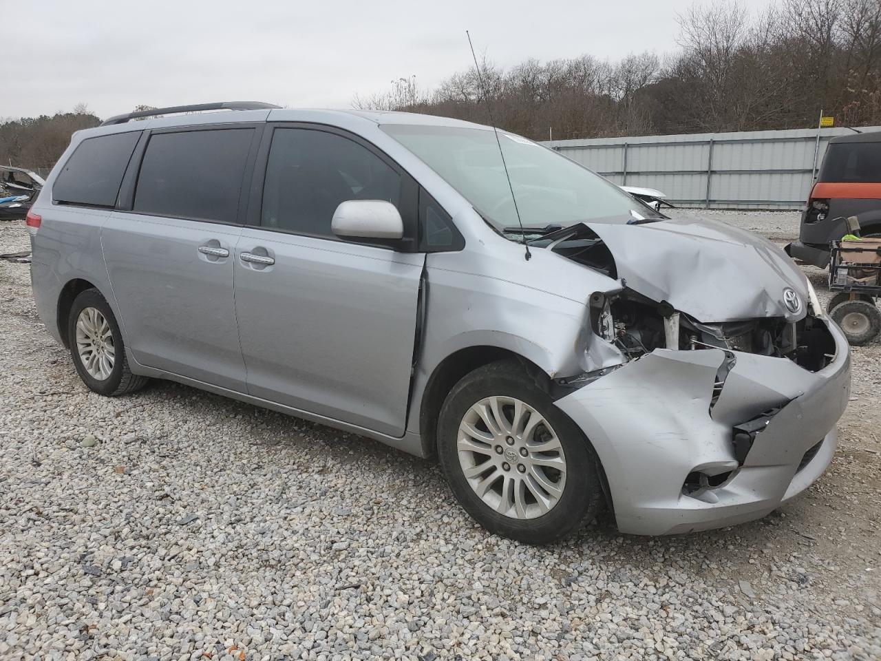 2012 Toyota Sienna - Image 4