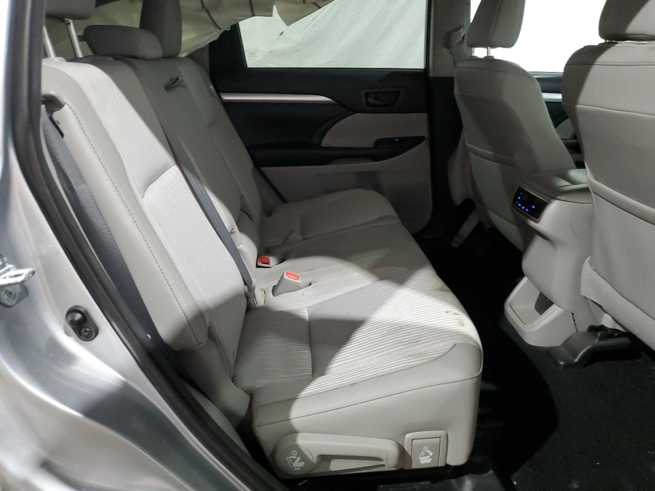 2015 Toyota Highlander - Image 10