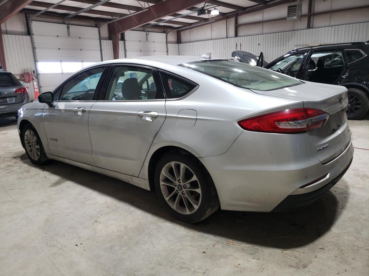 VIN 3FA6P0LU1KR225329 2019 FORD FUSION no.2