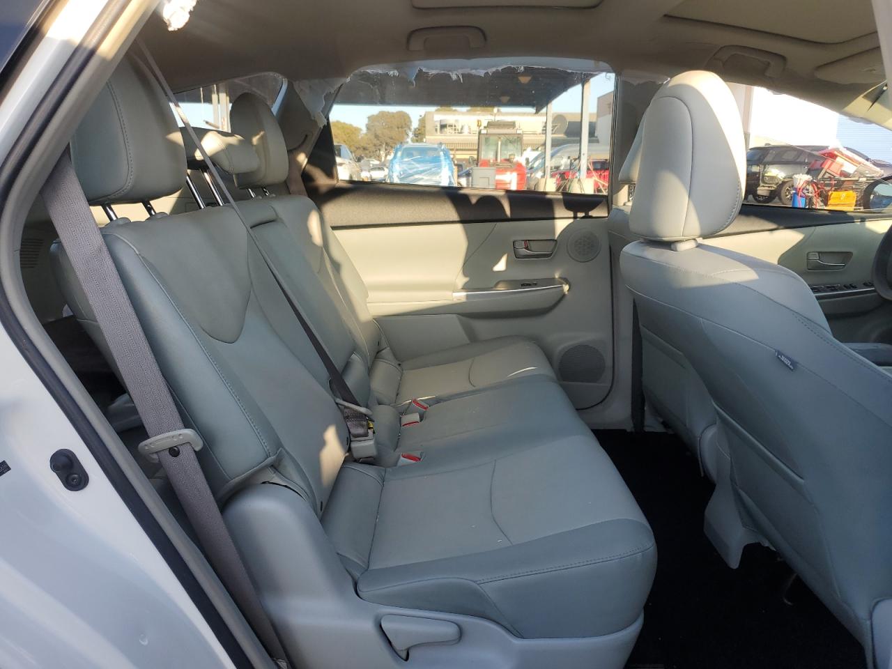 2012 Toyota Prius - Image 10