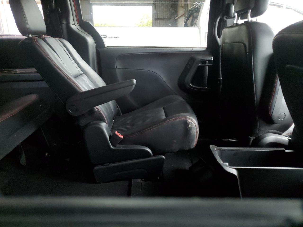 2019 Dodge Caravan - Image 12