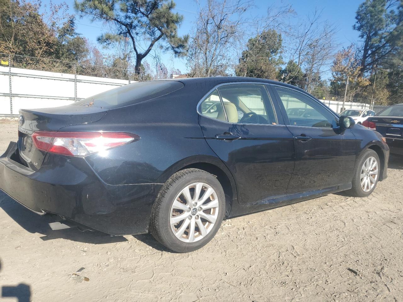 VIN JTNB11HK7J3034613 2018 TOYOTA CAMRY no.3