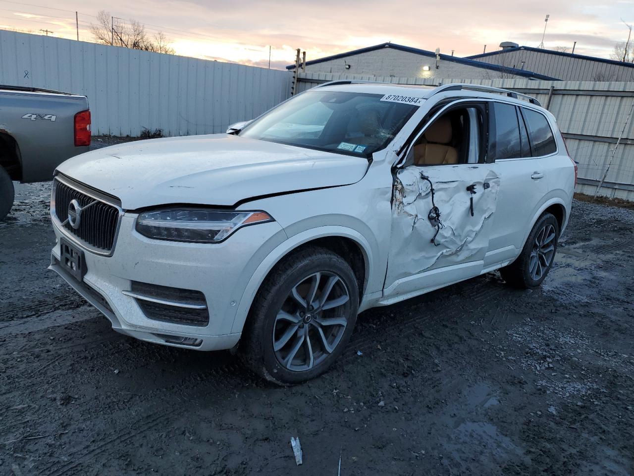 VIN YV4102PK0J1343620 2018 VOLVO XC90 no.1