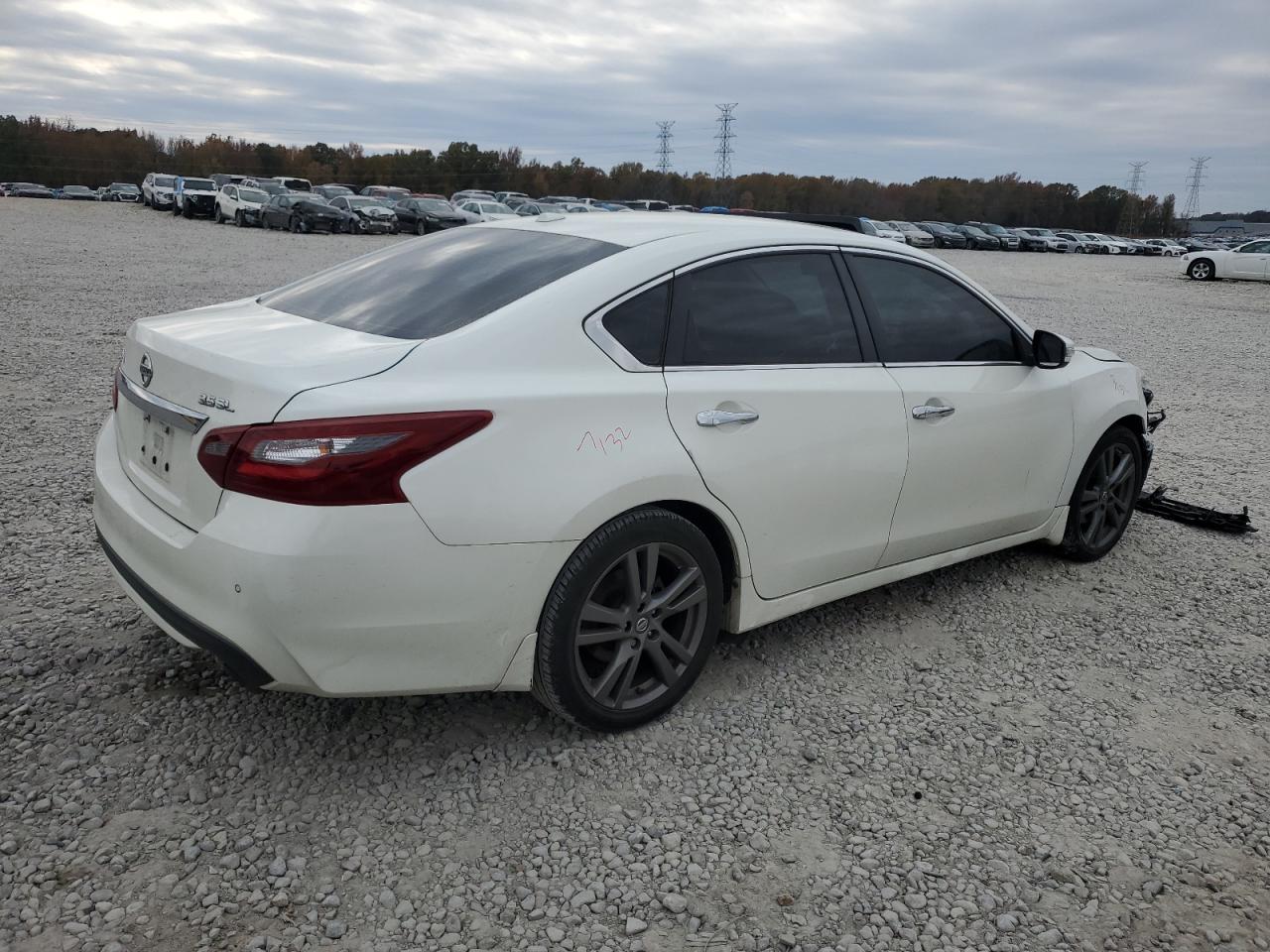 2018 Nissan Altima - Image 3